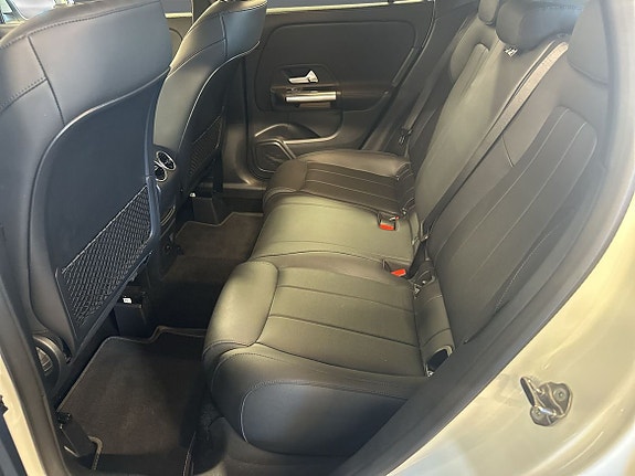 Mercedes-Benz GLA220 d 8 of 11
