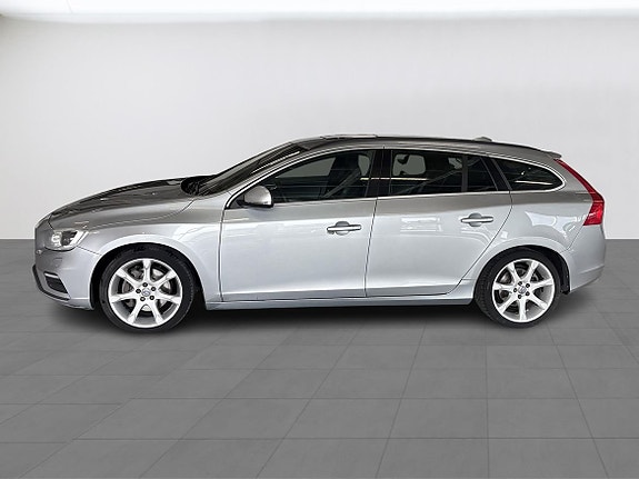 Volvo V60 2 of 5