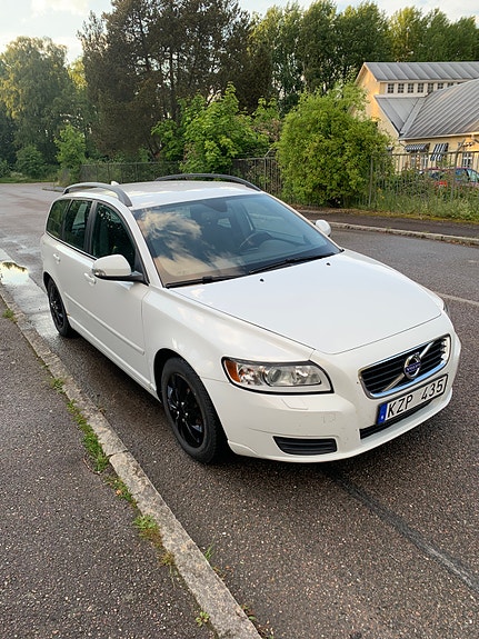 Volvo V50 3 of 5
