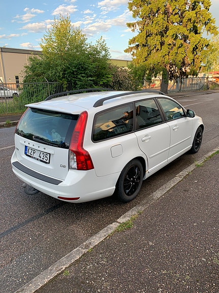Volvo V50 2 of 5