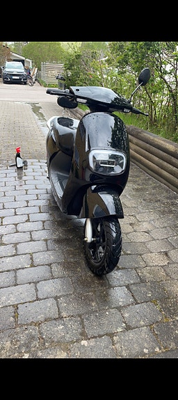 Sakura El - moped 2 of 4