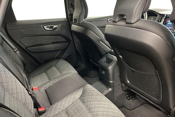 Volvo XC60 16 of 30