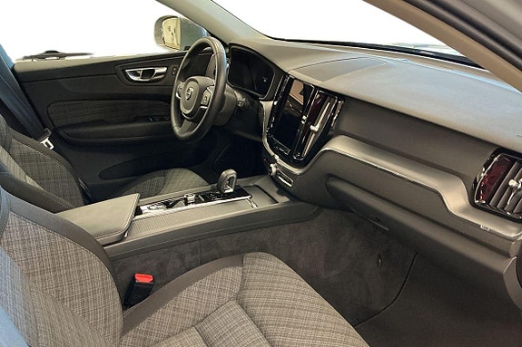 Volvo XC60 12 of 30