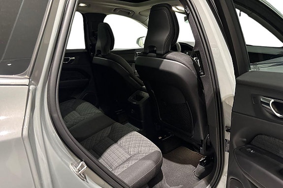 Volvo XC60 15 of 30