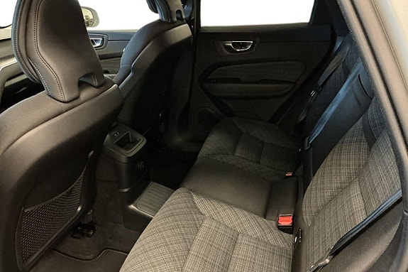 Volvo XC60 23 of 30