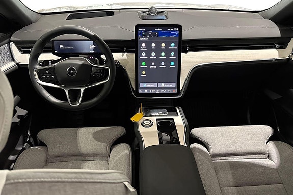 Volvo EX90 18 of 30