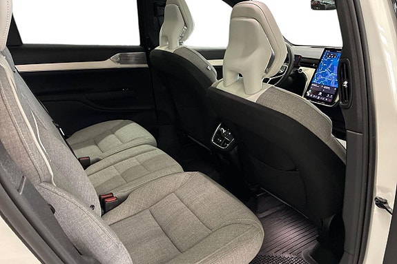 Volvo EX90 16 of 30