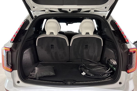 Volvo EX90 21 of 30