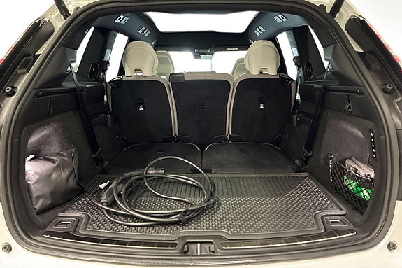 Volvo EX90 22 of 30