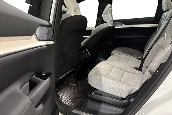 Volvo EX90 23 of 30