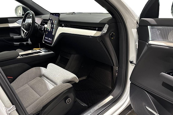 Volvo EX90 13 of 30