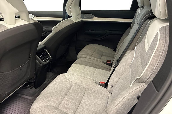 Volvo EX90 24 of 30