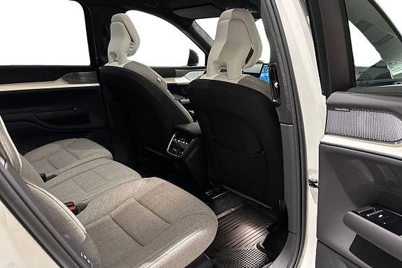 Volvo EX90 15 of 30