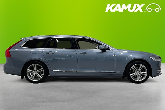 Volvo V90 2 of 23