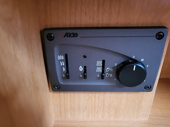 Adria 502up 4 of 11
