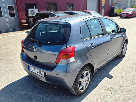 Toyota Yaris 4 of 5