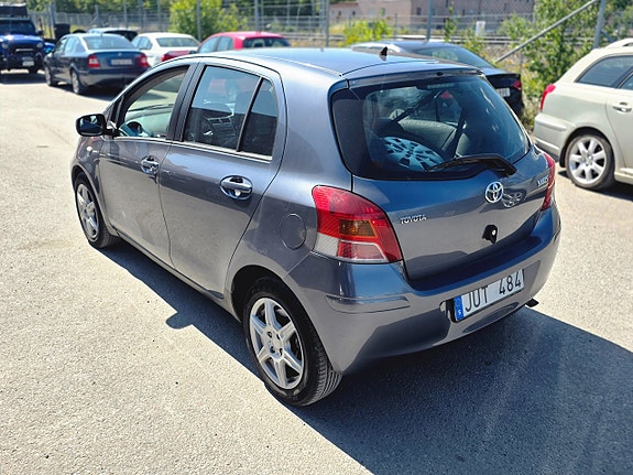 Toyota Yaris 5 of 5