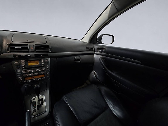 Toyota Avensis 26 of 28
