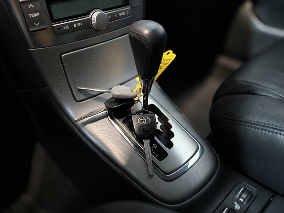 Toyota Avensis 25 of 28