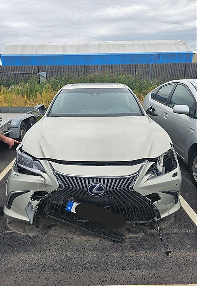 Lexus ES300 3 of 3