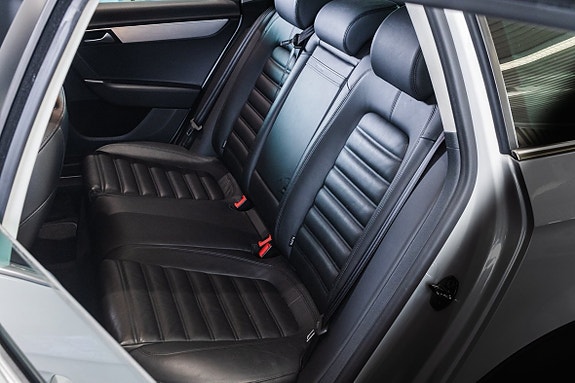 Volkswagen Passat Alltrack 24 of 26