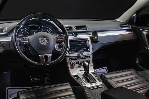Volkswagen Passat Alltrack 18 of 26