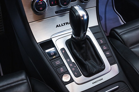 Volkswagen Passat Alltrack 19 of 26