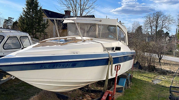 Motorbåt med båtkärra 9 of 10