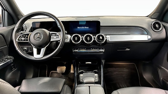 Mercedes-Benz GLB200 4 of 5