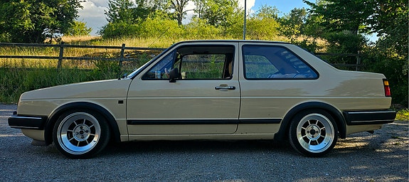 Volkswagen Jetta 3 of 5