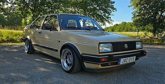 Volkswagen Jetta 2 of 5