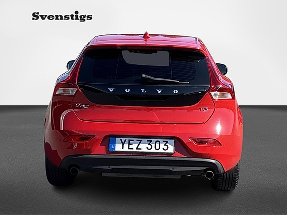 Volvo V40 4 of 5