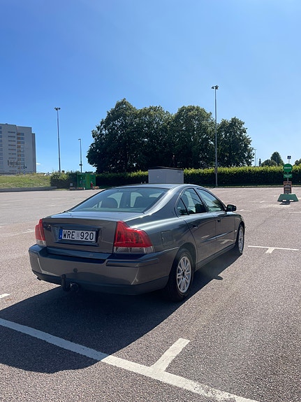 Volvo S60 3 of 5