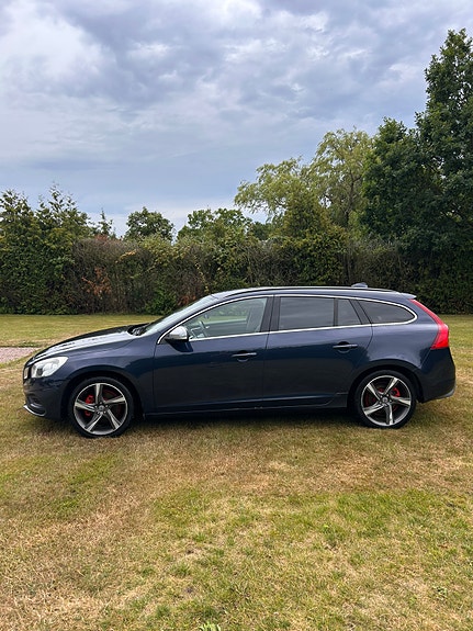 Volvo V60 2 of 5