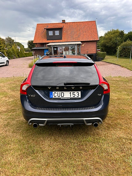 Volvo V60 4 of 5