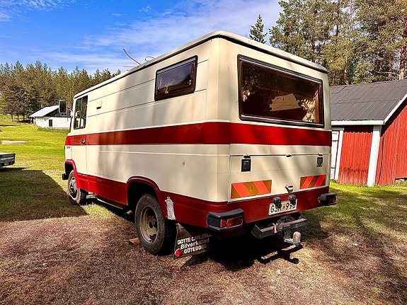 Mercedes-Benz 4 of 5