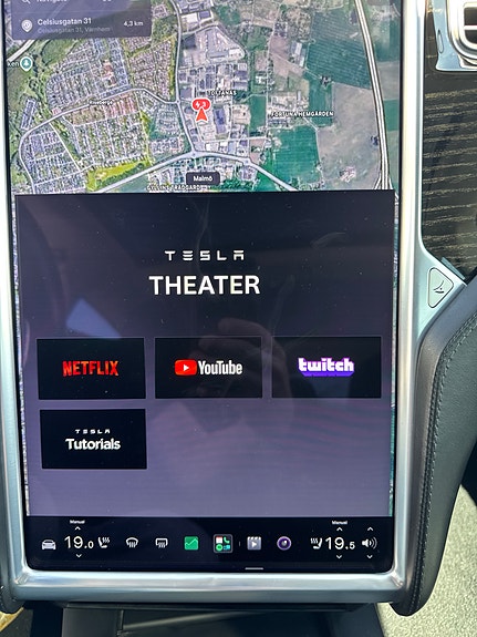 Tesla Model S 4 of 5