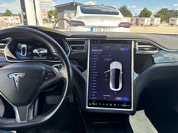Tesla Model S 5 of 5