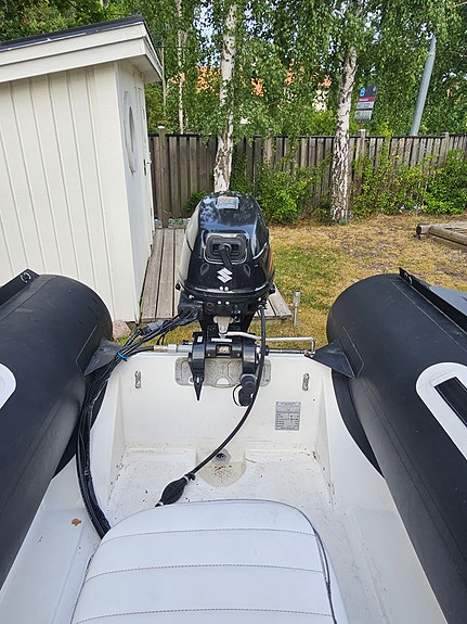 Suzumar DS350 med Suzuki DF20 4-takt elstart + Garmin ekolod 11 of 13