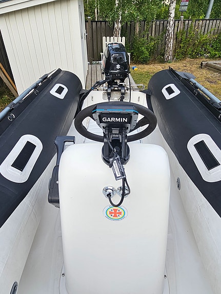 Suzumar DS350 med Suzuki DF20 4-takt elstart + Garmin ekolod 6 of 13