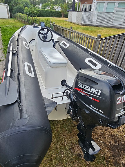 Suzumar DS350 med Suzuki DF20 4-takt elstart + Garmin ekolod 5 of 13