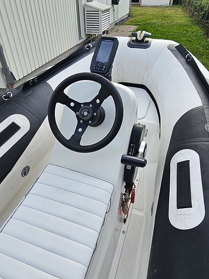 Suzumar DS350 med Suzuki DF20 4-takt elstart + Garmin ekolod 4 of 13