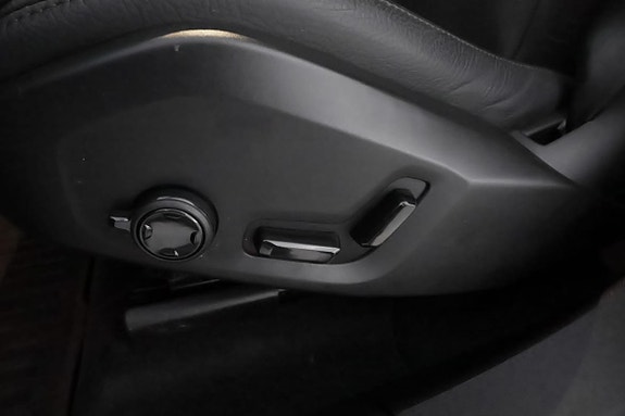 Volvo XC60 13 of 21