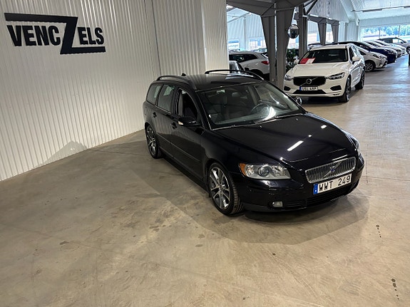 Volvo V50 2 of 5