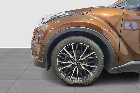 Toyota C-HR 4 of 5