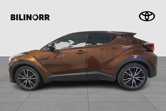 Toyota C-HR 2 of 5