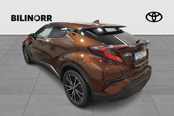 Toyota C-HR 3 of 5