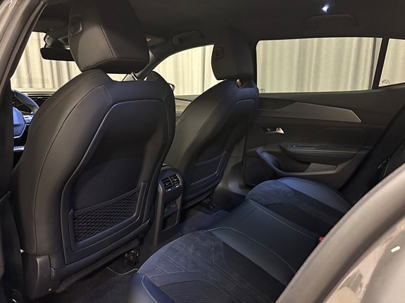 Peugeot 408 8 of 21