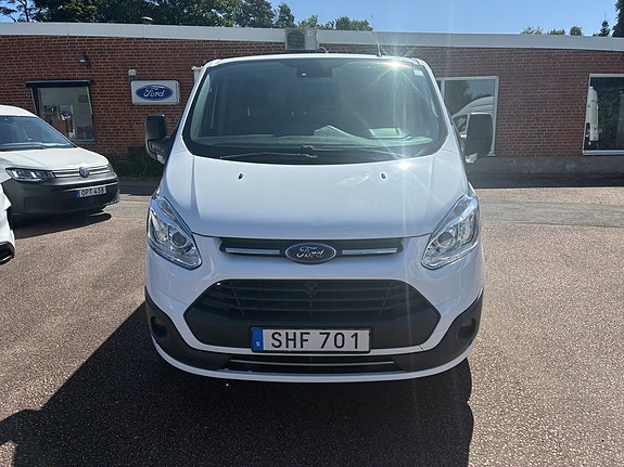 Ford Transit Custom 2 of 5