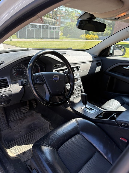 Volvo V70 5 of 6